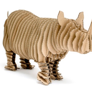 Edward - rinoceronte de pie. Animal para autoensamblaje de cartón ecológico. 3D DIY Puzzle escultura.