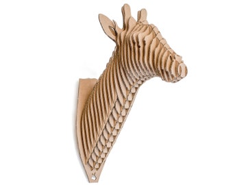 Oliver - giraffetrofæ. Dyr til selvmontering lavet af økologisk pap. 3D DIY-pusleskulptur.