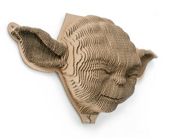 Yoda - maske til selvmontering lavet af økologisk pap. 3D DIY-pusleskulptur.