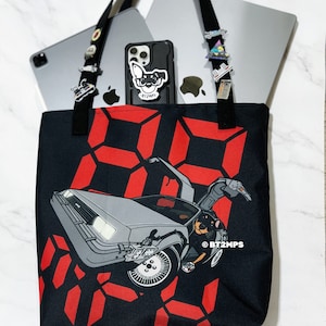 BT2MPS Min Pin in a Delorean Time Machine Shoulder Tote Bag