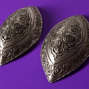 The Witcher 3 Toussaint Yennefer Pair of Knee Armor