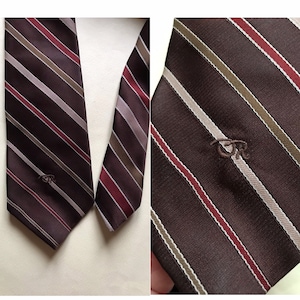 Oscar de la Renta 70s vintage fine striped classy and classic necktie