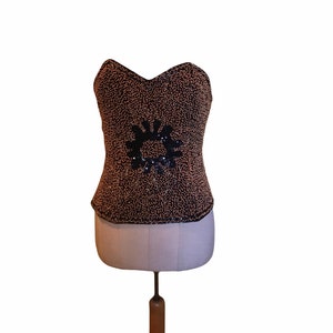 Perlen und pailletten baskenseide Bustier Top, 90er vintage Korsett Mieder, mit eine schwarze Pailletten Blume auf dem Bauch