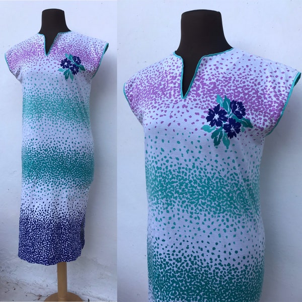 Cool 80s vintage daily, fitted, long, cotton dress featuring faded dotty prints in teal green and fuchsia, slit neckline and dolman sleeves