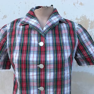 Lovely plaid buttoned blouse with cute collars in red, green and white, 80s vintage
