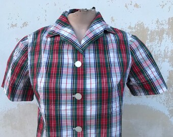Lovely plaid buttoned blouse with cute collars in red, green and white, 80s vintage