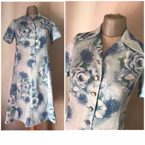 60s Blue/green fitted dress with wide pointed collars, buttoned neckline and uplifting blue rose and mimosas pattern