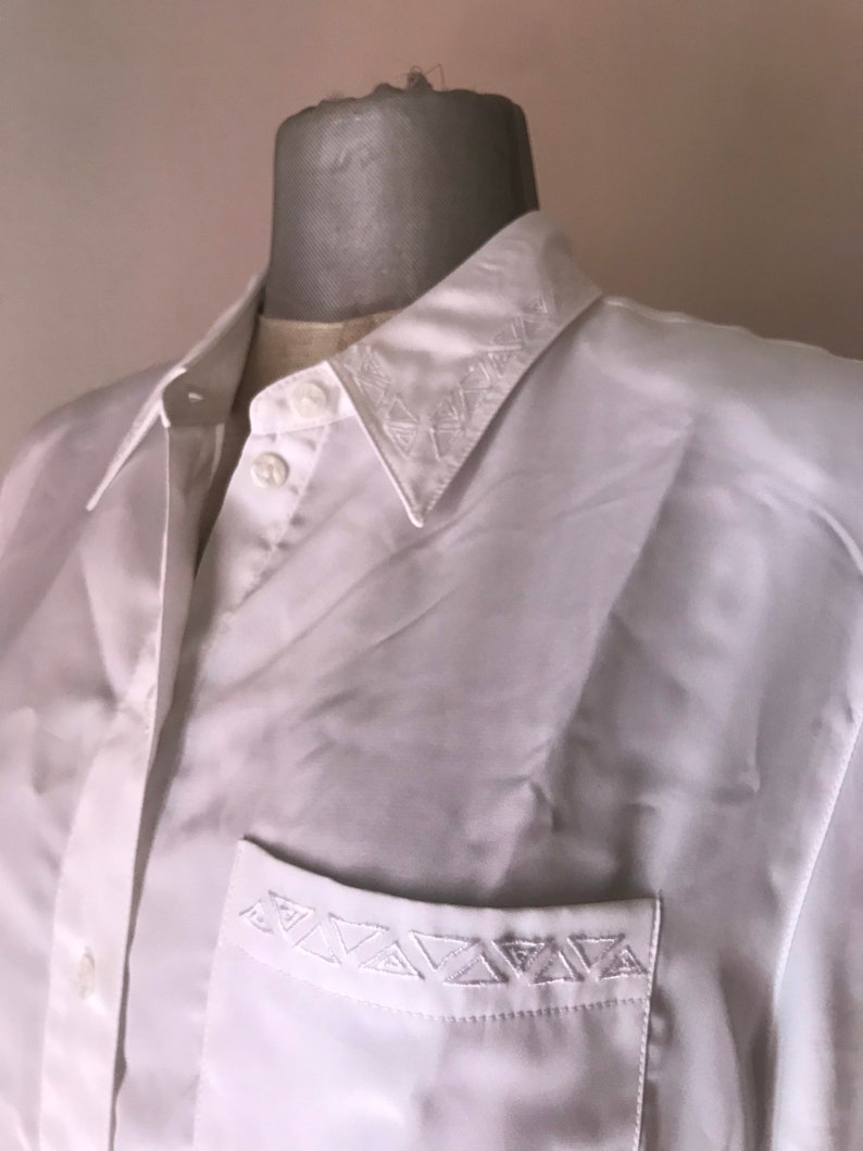 1980 vintage sophisticated buttoned blouse with embroidered collars and chest pocket by C/&A Total white