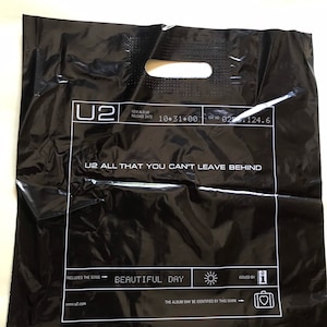 2000年10月31日発売のアルバム「All that you can't leave behind」のU2プロモ用レアビニールバッグ