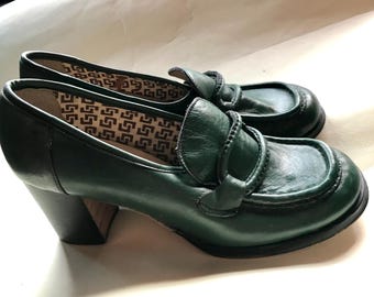 Chunky late 60's/early 70s forest green loafers with block heels and squared toes. Amazing, statement pair, Unused! Size EUR 38/USA 7.5/UK 5