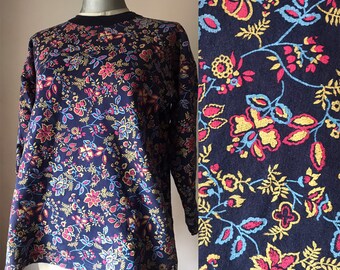 80s casual warm flannel sweatshirt in dark blue with wonderful colorful stamped floral design