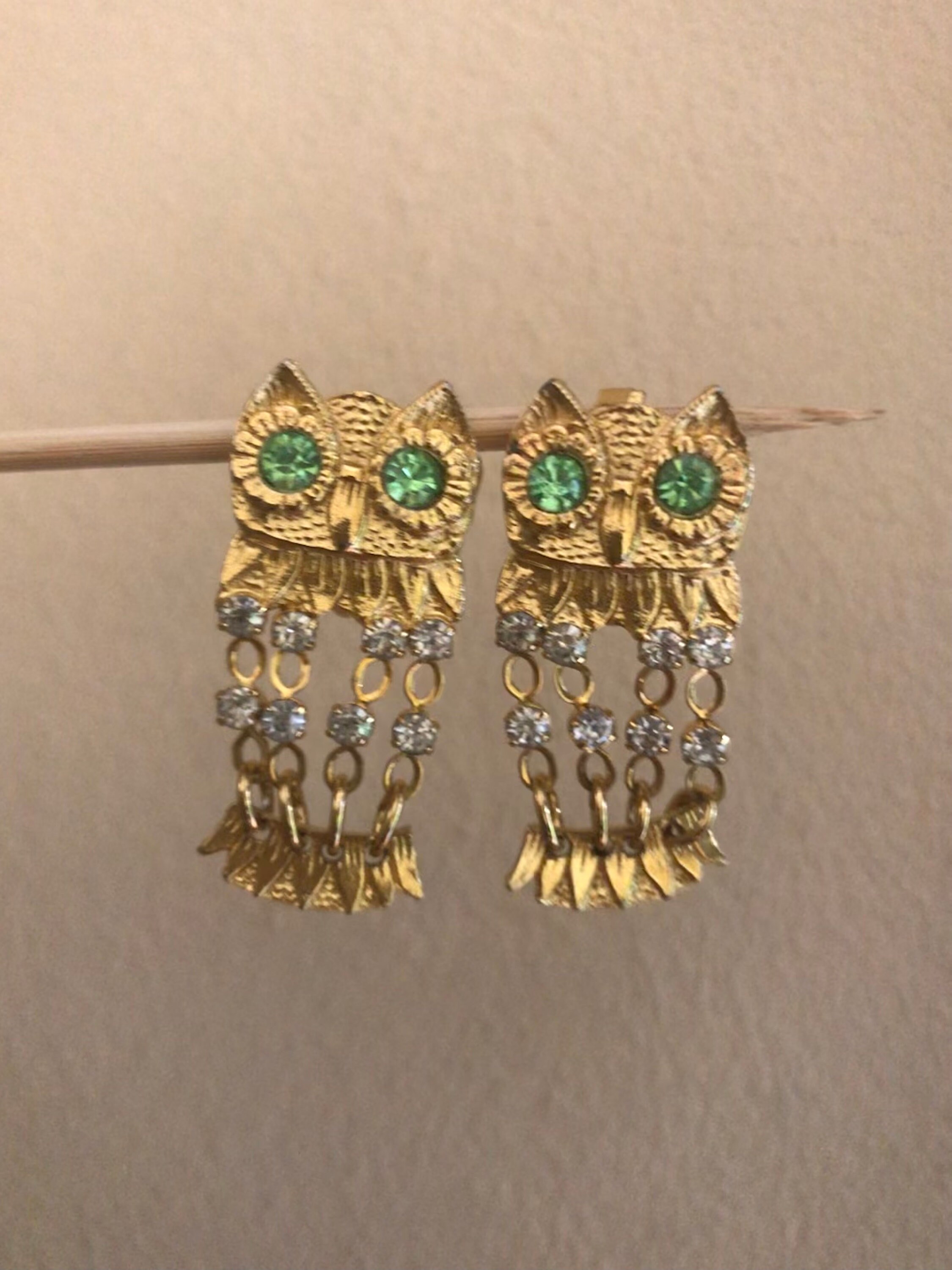 Green eyed owl drop, dangled, golden plated, clip on earrings, 90s vintage, embellished with rhinest