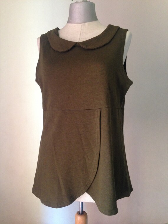 Sweet khaki 90s sleeveless top featuring scoop ne… - image 2