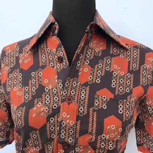 Statement printed true 70s vintage pointed collared  buttoned blouse that features groovy/geometric prints in orange/brown hues