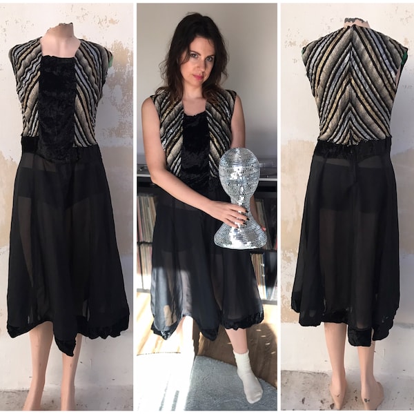 Robe formelle dorée/noire avec détails en velours, design dos Chevron et large jupe transparente, années 60 fait vintage des années 20