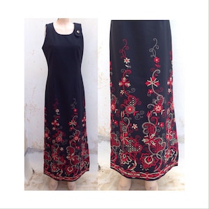 Diolen Loft 60&#39;s impressive and luxurious long black gown with side slits & gold/red floral embroidery