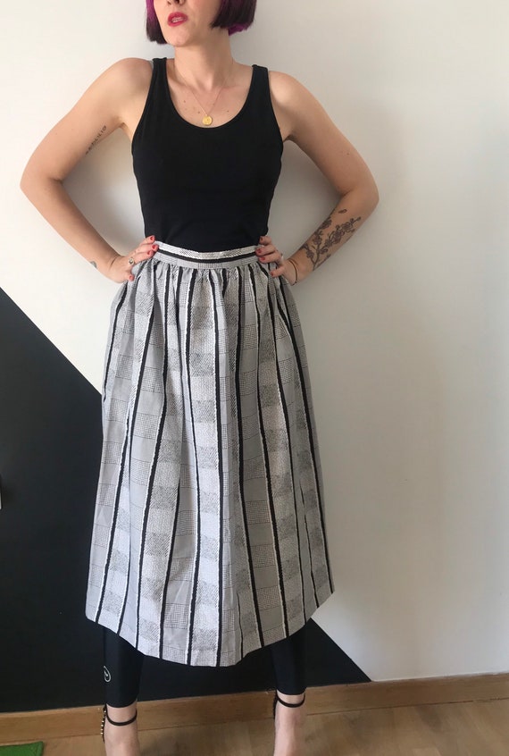 Black and white 80s vintage round skirt featuring… - image 2