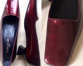 Luxury elegant mid heel burgundy patent leather Pancaldi pumps that forms checks 90s vintage, Made in Italy Size: EUR 37.5 -US 7- UK 4.5