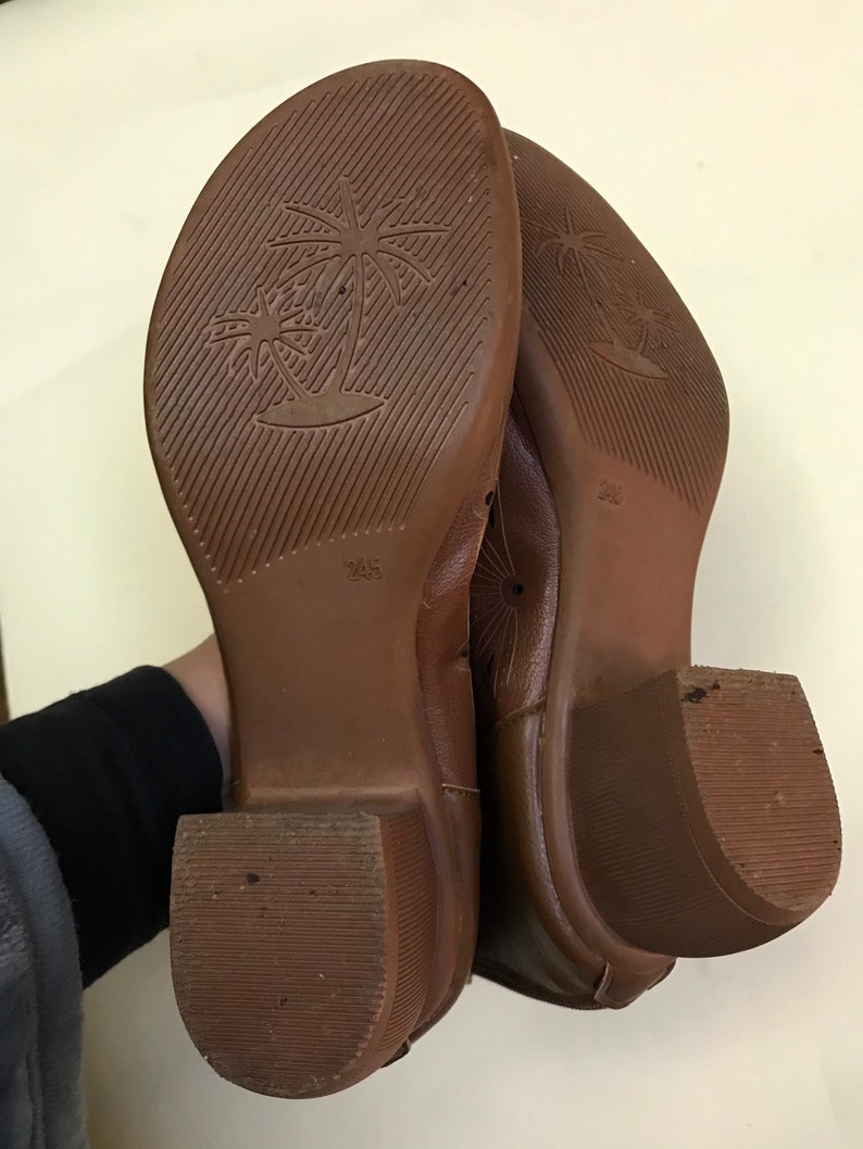 Perforated, peekaboo cut outs, brown mid heeled ankle boots 70s Vintage/size unknown, estimated size : 38 EUR- 7 US- 5 UK image 10