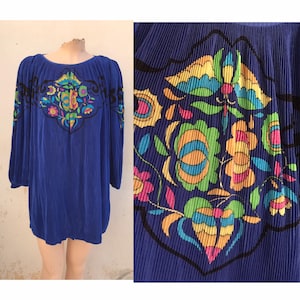Ultramarine accordion, multi-pleated 60s/70s mini party dress with impressive colorful print at the front and on sleeves by Virginie, France