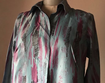 Teal late 70s vintage tailored, buttoned blouse with fuchsia & black “brushes” and ribbed prints, made of soft, silky lightweight fabric