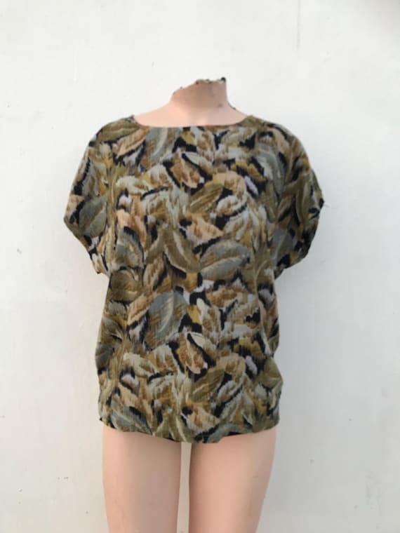 80s cool printed lightweight shirt with dolman sleeves that features abstract designs like painting leaves in olive green hues