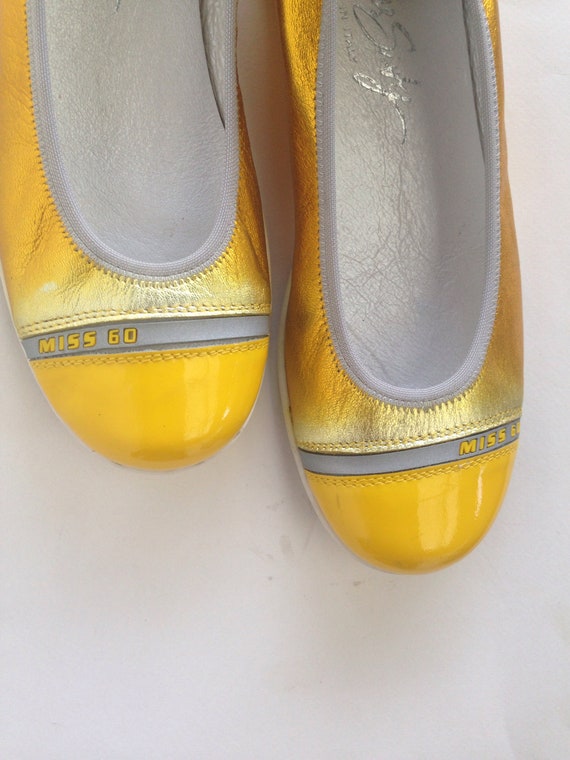 yellow gold flats