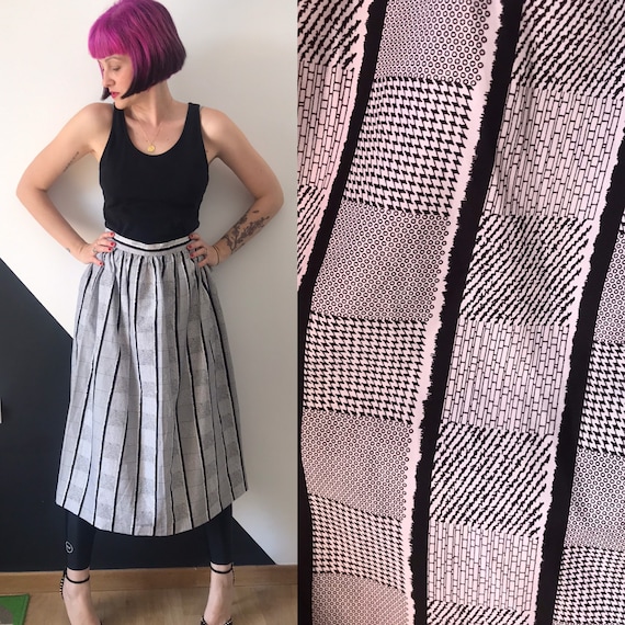 Black and white 80s vintage round skirt featuring… - image 1