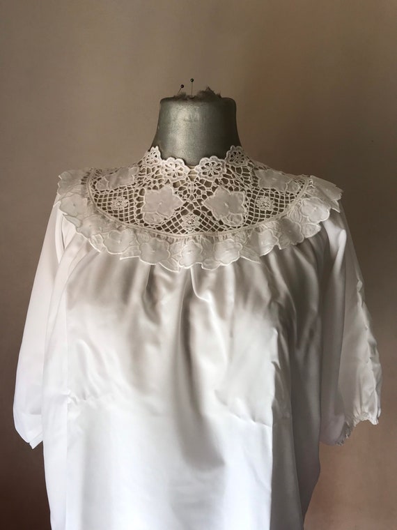 80s vntg total white patio blouse with amazing la… - image 4