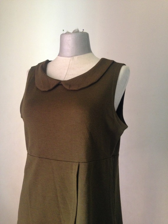 Sweet khaki 90s sleeveless top featuring scoop ne… - image 4