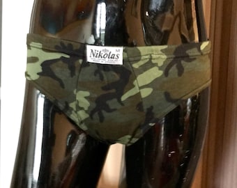 Retro underwear for men, 80s vintage all cotton, in camo design men’s briefs and in khaki green & black. Brand new, made in Greece
