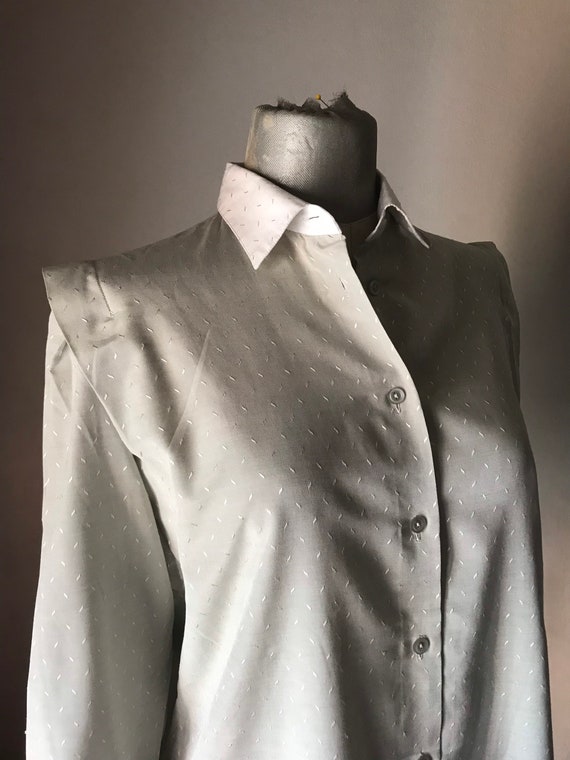 Silver gray 80s vintage buttoned shirt with contr… - image 6