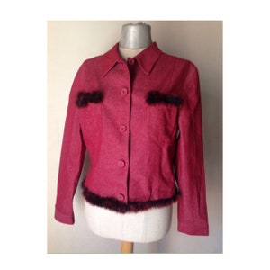 Pomegranate 90s vintage denim jacket with fur detailing on pockets and at the finish hem. Elegant jacket by Mariani Italy