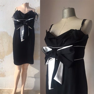 Sublime 90s vintage haute couture Red VALENTINO black/white cocktail midi dress feat big bust bow and sweat heart neckline / mint condition