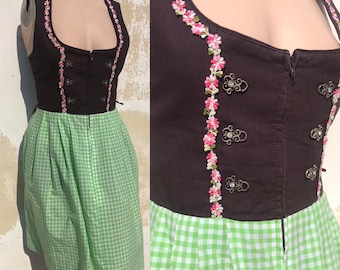 Green Dirndl/Bavarian dress with gingham skirt and black bodice feat floral embroidery. Folk art, October fest, Austrian, Trachten dress