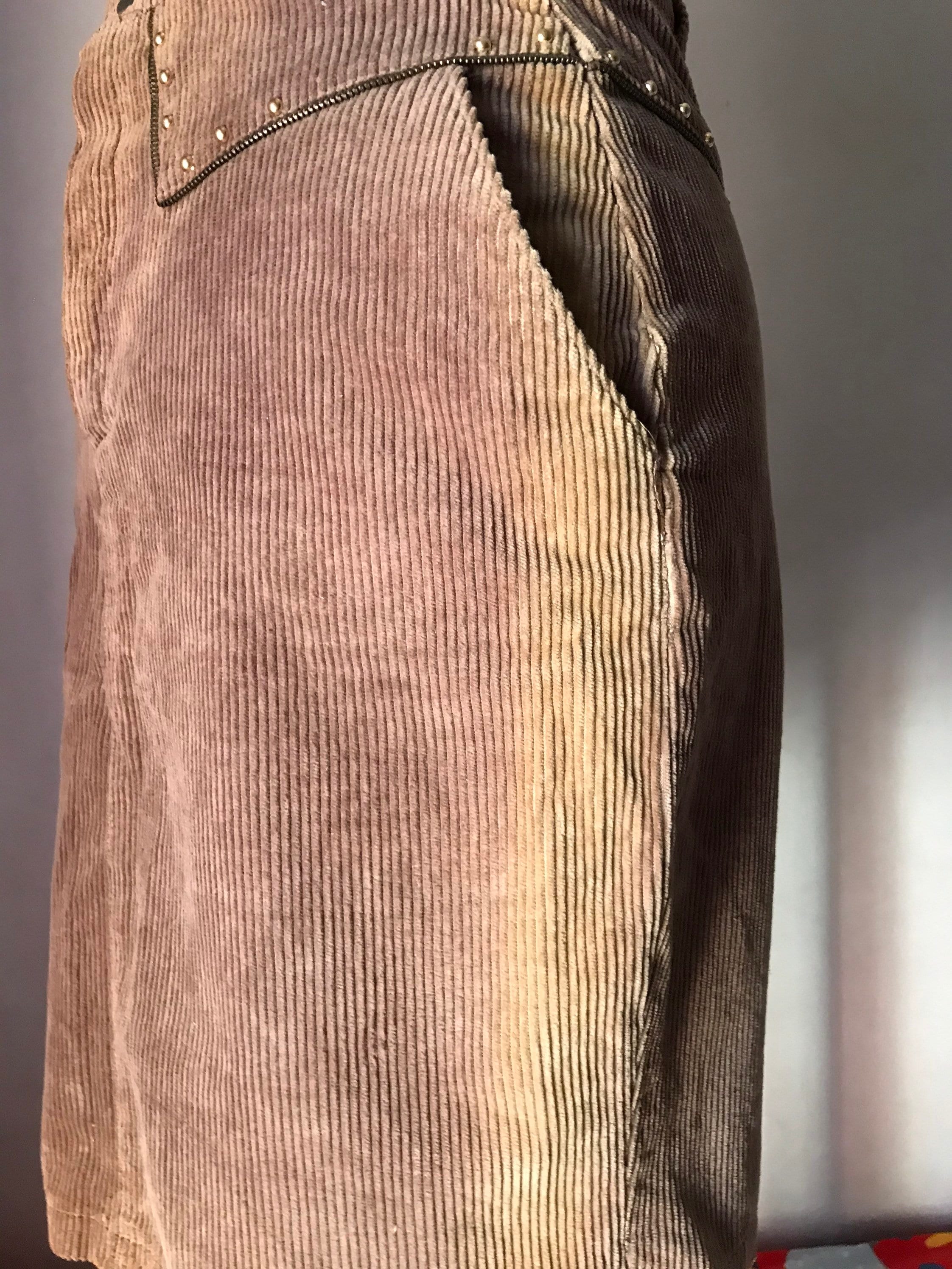 Early 80s Vintage Midi Brown Thick Corduroy Pencil Skirt Features