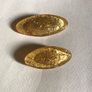 Helle gelbe Glitzer Bakelit, oval, 80er Jahre Vintage Brosche in zwei Größen- Kunstharz Brosche, Cyndi Lauper Stil