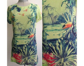 Colorful Y2K vtg Tiki Exotica mini dress, in tropical green/lemon colors with lush floral Hawaiian style huge prints