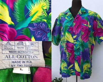 Tiki togs bold tropical floral prints, rare 80’s vintage L sized bartender’s shirt in bright colors. Pacific Ocean, made in Fiji islands