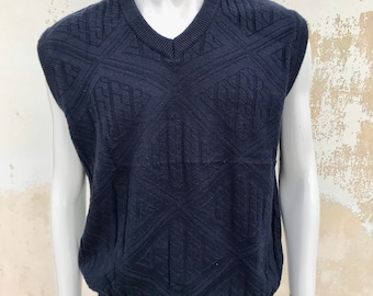 Vintage donkerblauw warm en gezellig wollen truivest uit de jaren 80 met geometrische ontwerpen in reliëf