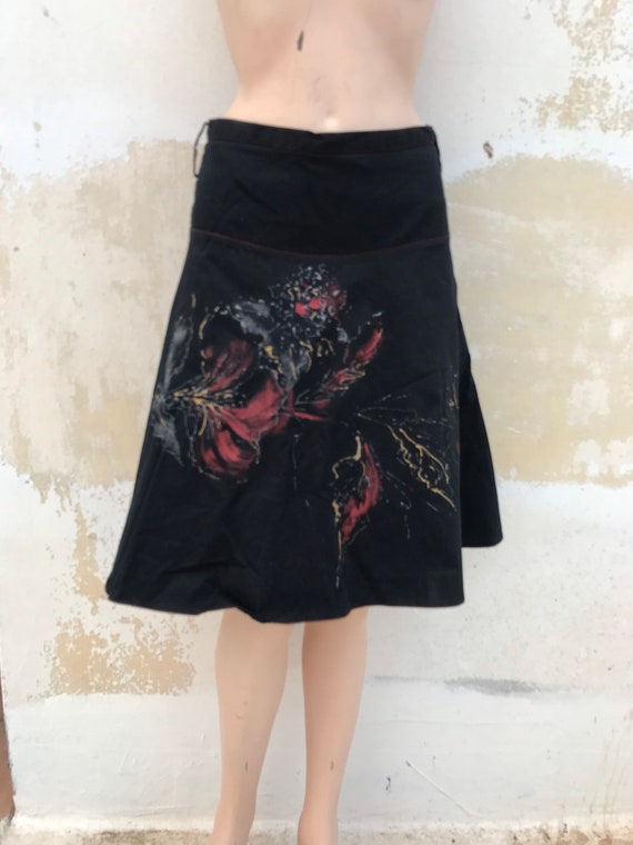 A-line, hip hugging, black Y2K vintage skirt feat… - image 4