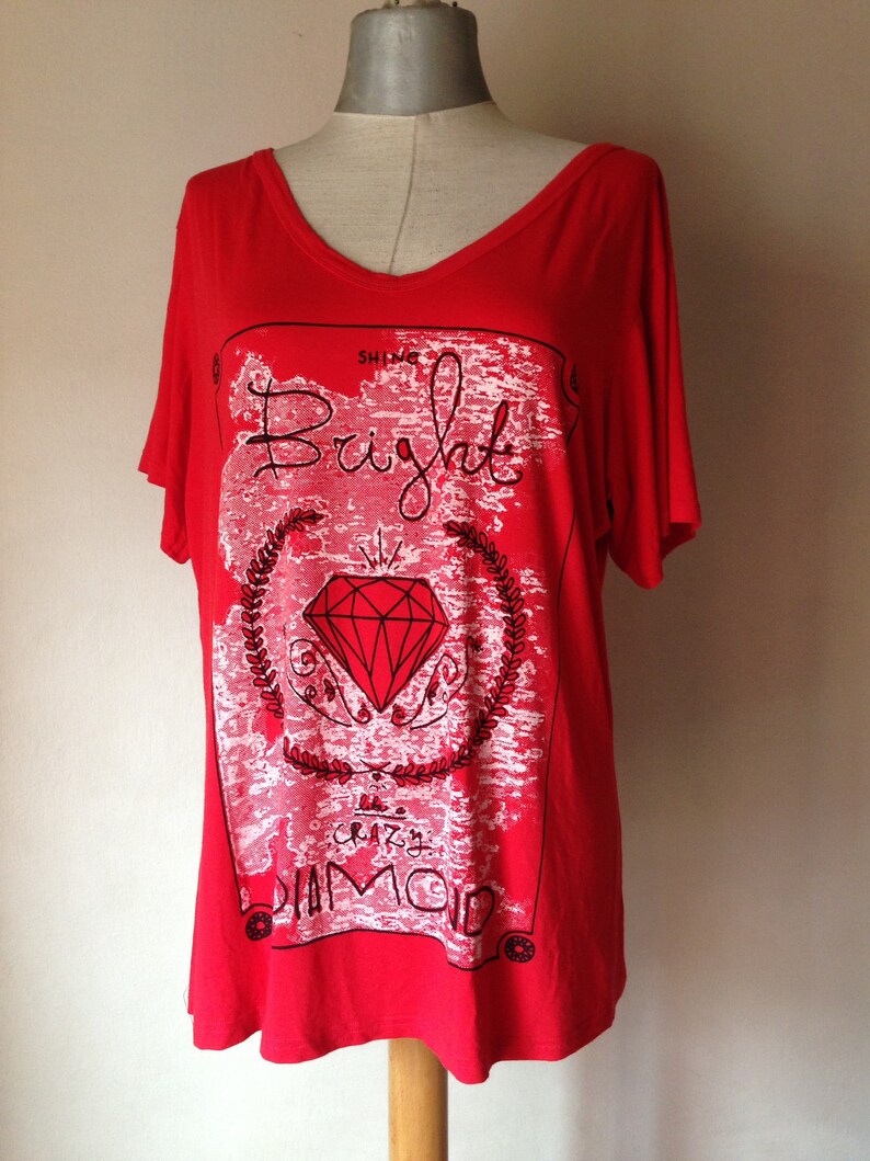 Red hot boatneck loose blouse with graphic print that refere to the Pink Floyd From the mid /'90s