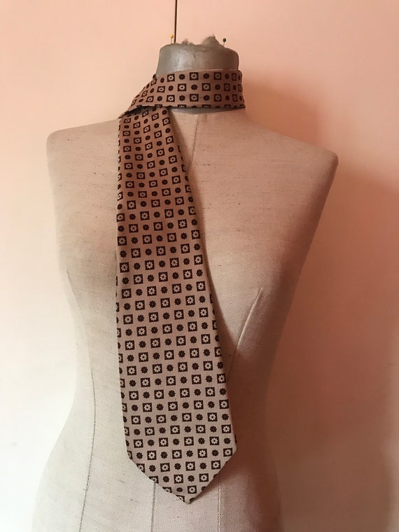 Wide, bell 70's vintage cravate/necktie features … - image 5