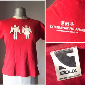 ザ・クリーチャーズのレアな赤いTシャツには、シングル「Exterminating Angel」がプリントされています。バンシーズのスージー＆バジーによるサイドプロジェクト、1999年製。