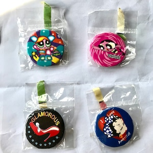 Betty Boop, power puff girls 4 x badges lot fun Vintage pins, 1.5&quot; pin button badges
