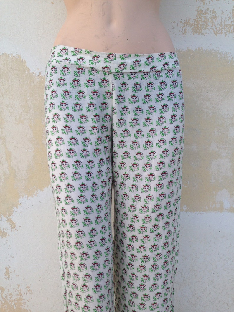 Adorable pants featuring BabushkaMatryoshka head prints all the way around 90s vintage