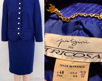 Elegante completo giacca/gonna in lana con bottoni dorati, linea classica, blu elettrico, vintage anni '80, di Pia Tigini per Tricosa, Francia.