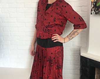 80s does 40s red/black gorge dress in Charleston style, featuring V paneled neck, drop waist & pleated skirt. By the “Perceptions” label