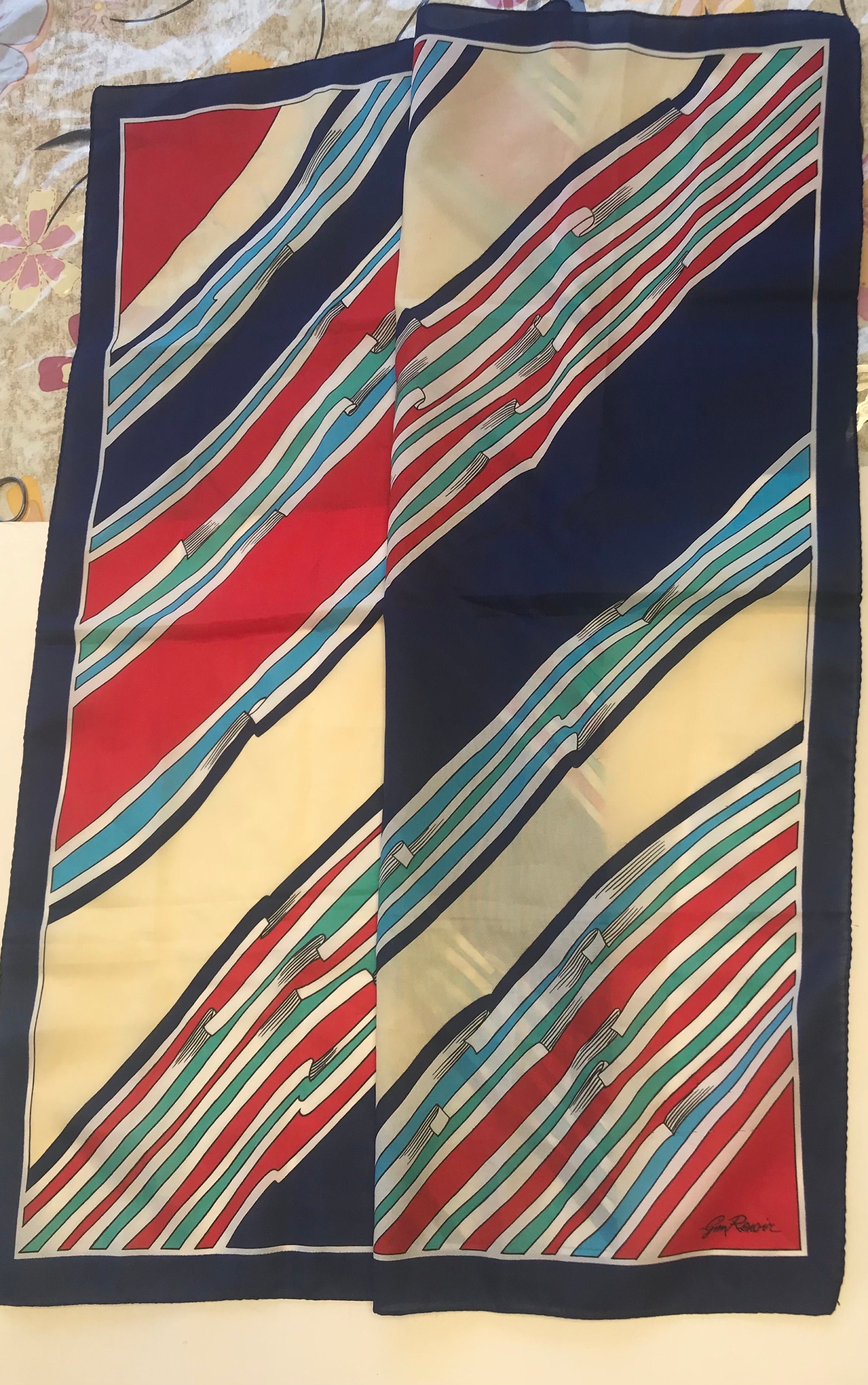 Foulard En Soie 100% Vintage – Dimensions 66x70 Cm – Couleur Marron – Occasion