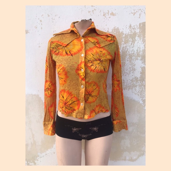 True 1970s vintage unisex fitted dagger collared blouse, in western style, features warm, bright orange/yellow colors & big dandelion prints